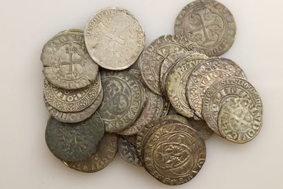  MONNAIES FRANCAISES 
Lot de 34 monnaies Royales en argent et en billon de Louis...