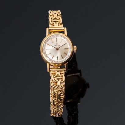 null OMEGA 

Ladies' wristwatch in 18k (750) gold. Round case, back closure pressure....