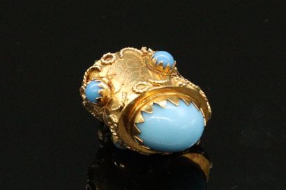null Gold charm 18K (750), decorated with turquoise cabochons. 

Height : 2,2 cm...