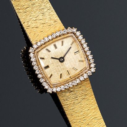 null Ladies' wristwatch in 18k (750) gold. Bezel set with diamonds. Case back closure...