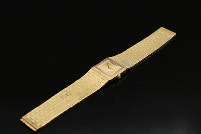 null BOUCHERON

Ladies' wristwatch in 18k (750) gold. Square case, back closure pressure....