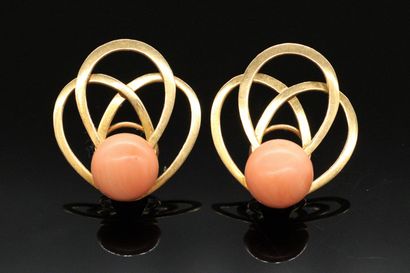 Pair of ear clips in 18K (750) gold, adorned...