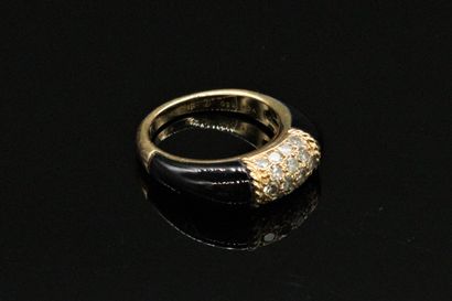 null VAN CLEEF & ARPELS

Bague en or 18K (750) Philippine, pavée de diamants, l'épaulement...