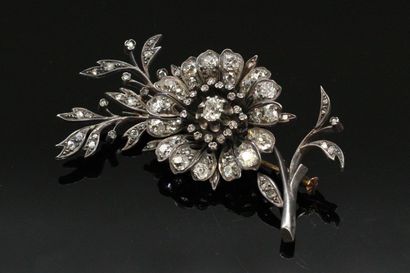 null Rosehip flower brooch in silver and 18K (750) gold, set with old-cut and rose-cut...