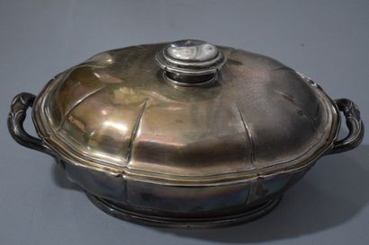 null Silver (950) covered soup tureen of oval shape with pinched sides, standing...