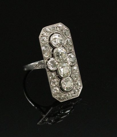 null Platinum ring, octagonal bezel set with 6 main old-cut diamonds, surrounded...