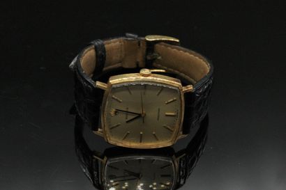 null ROLEX

Précision 

Réf. 3404

No. 3349117

Montre bracelet en or 18k (750)....