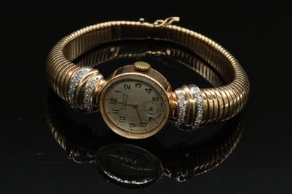 null ELDOR

Ladies' wristwatch in 18k (750) gold. Handles set with diamonds. Silvered...