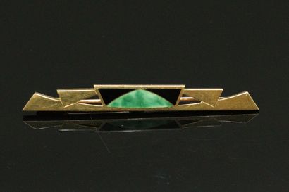 null Brooch-barrette in 18K (750) gold pierced with geometrical motifs, decorated...