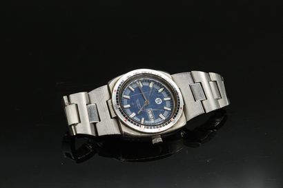 null Diving wristwatch in steel. Barrel case, screwed back. Blue dial with second...