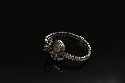 null OMEGA

Montre bracelet de dame en or gris 18K (750), le cadran recouvert d'un...
