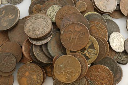 null MONNAIES ETRANGERES

Grand lot d'environ 170 monnaies du monde en cuivre. Principalement...