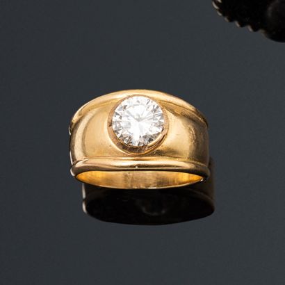 Ring in 18K (750) gold, set with a round...