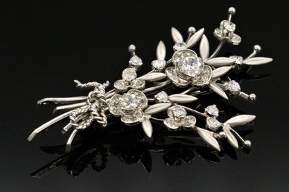 14K (585) gold brooch forming a bouquet of...