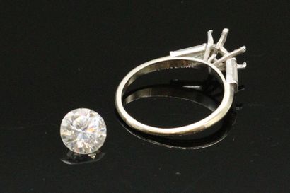 null Bague en or gris 18K (750) et en platine, ornée d'un diamant rond de taille...