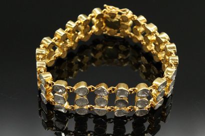 null Bracelet ruban en argent doré articulé de 65 diamants polki sertis clos. 

Travail...