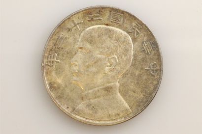  République de Chine 
Dollar d'argent ou Yuan à l'effigie de Sun Yat Sen an 22 (1933)...