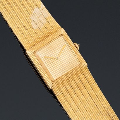 null BOUCHERON

Montre bracelet de dame en or 18k (750). Boîtier carré, fond fermeture...