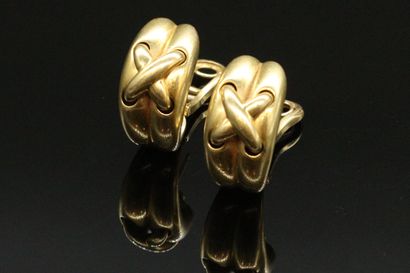 null CHAUMET

Pair of 18K (750) gold Liens ear clips. 

Signed and numbered. 

French...