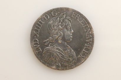 LOUIS XIV 

Ecu in silver with short wick...