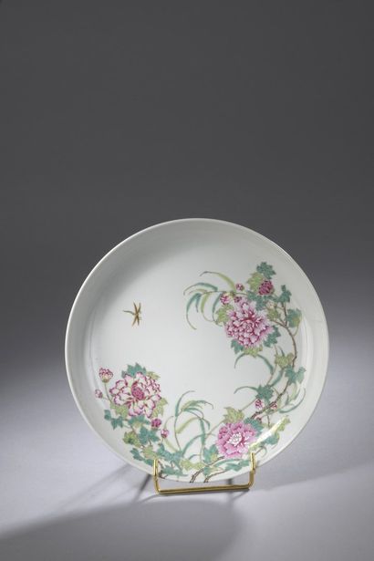 null CHINA - 20th century

White porcelain plate enamelled polychrome in the style...