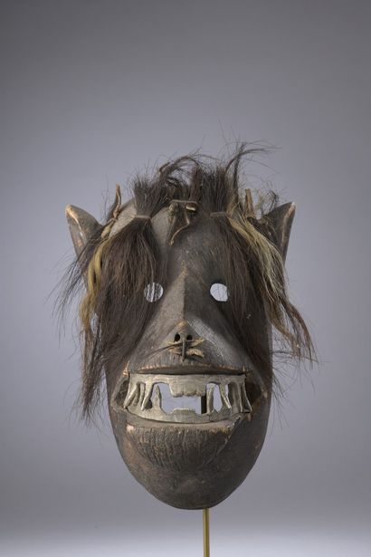 null SWITZERLAND or AUSTRIA

Bear mask with aluminium jaw, beautiful patina of use...