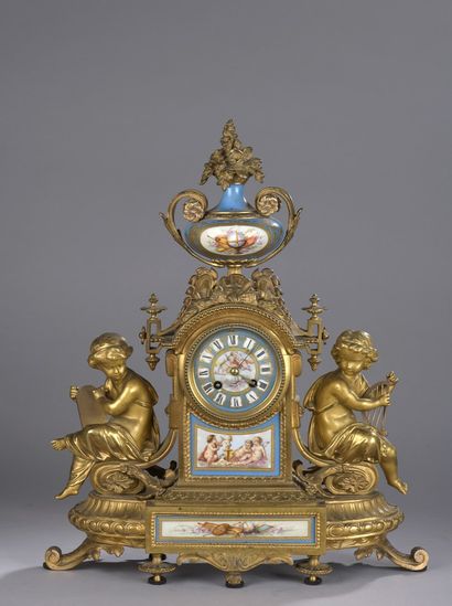 Gilded bronze clock with a musician putto...