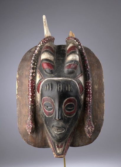 null GOURO or YAOURE - Ivory Coast

Anthropo-zoomorphic mask in wood decorated with...
