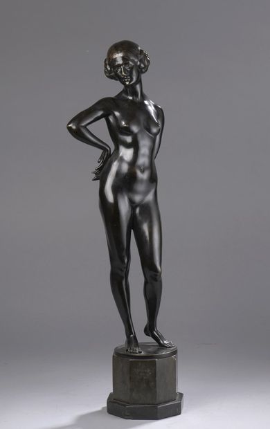 null FRENCH SCHOOL CIRCA 1900-1920

Standing female nude

Bronze with brown patina,...