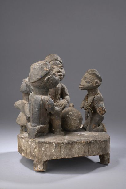 null NAGO - Benin

Divination table for the cult of Ifa

Four figures around a calabash,...