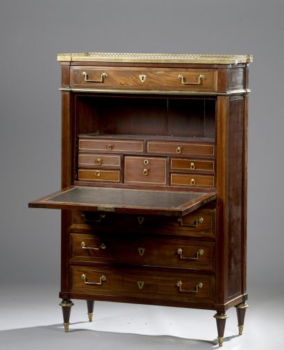 null STRAIGHT SECRETARY in mahogany and mahogany veneer inlaid with filleted brass...