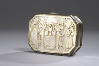 Carved mother-of-pearl box, engraved and...