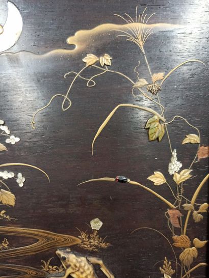 null JAPAN - MEIJI period (1868 - 1912)

Wooden panel decorated with gold lacquer,...