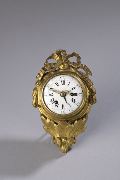 Small gilt bronze and chiseled wall clock,...