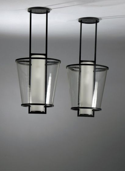 null Kevin REILLY 

Pair of vestibule lanterns model "LUCERNE" in black patinated...