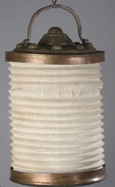 null Ottoman lantern in tombak

Mercury gilded copper (tombak) and cotton canvas

Turkey,...