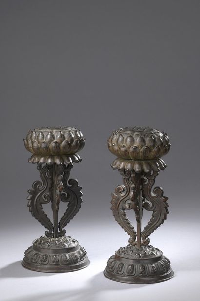 null JAPAN - Middle EDO period (1603 - 1868)

Two altar ornaments in copper with...
