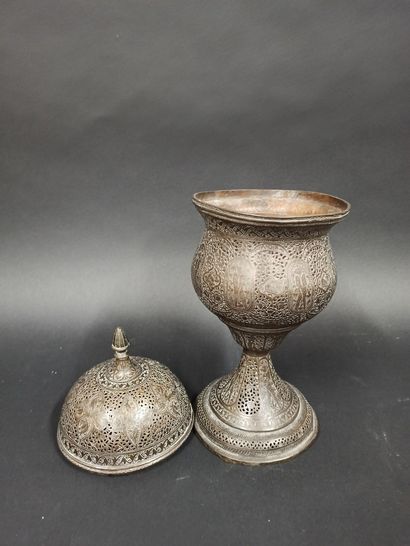 null Qadjar perfume burner

Brass with openwork and engraved decoration

Iran, 19th...