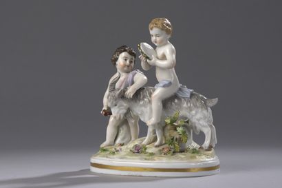 null LUDWIGSBURG, Fin XIXeme siècle

Groupe en porcelaine émaillée polychrome représentant...