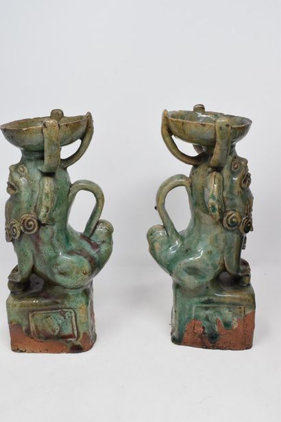 null CHINE - XXème siècle,

Paire de Chiens de Fo en céramique vernisée verte formant...