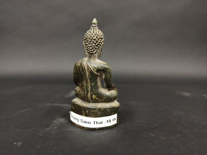null Bouddha en bronze 
Thaïlande, XVIII-XIXe 
H. 12 cm