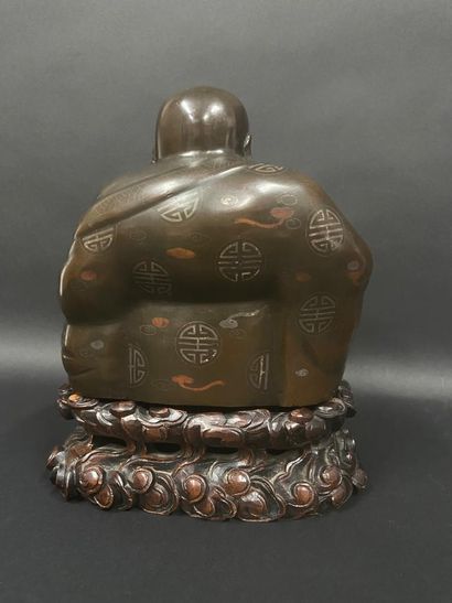 null Bronze Buddha holding in his hand a rosary, his garment decorated with shu signs...