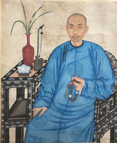 null CHINE - XXe siècle

Encre et couleurs sur papier, portrait d'un homme assis...