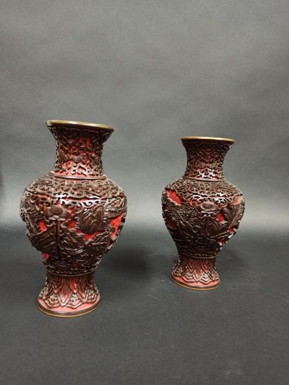 null Pair of vases in cinnabar lacquer with carved decoration of dancing perosnnages...