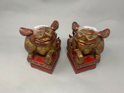 null CHINA, Ningbo - Early XXth century

Elements of furniture decoration in red...