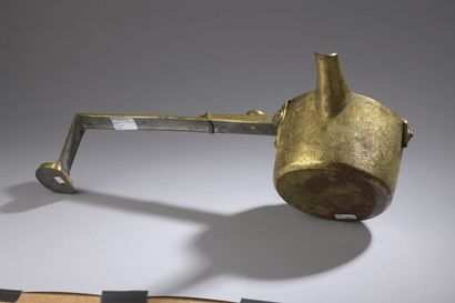 null JAPAN - EDO period (1603 - 1868)

Ritual ladle with two spouts in gilt copper...