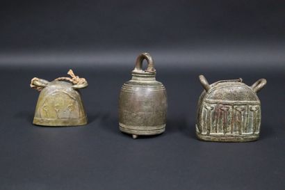 Trois cloches de buffles en bronze 
Asie...