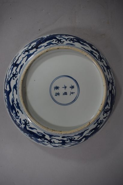 null CHINA, 20th century

Porcelain plate decorated in blue underglaze with dragons...