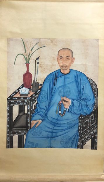 null CHINA - 20th century

Ink and colors on paper, portrait of a seated man holding...