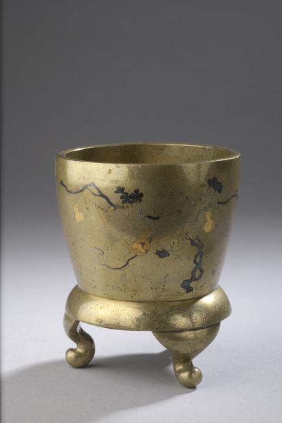null JAPAN - MEIJI period (1868 - 1912)

Small tripod bronze pot with silver wire...